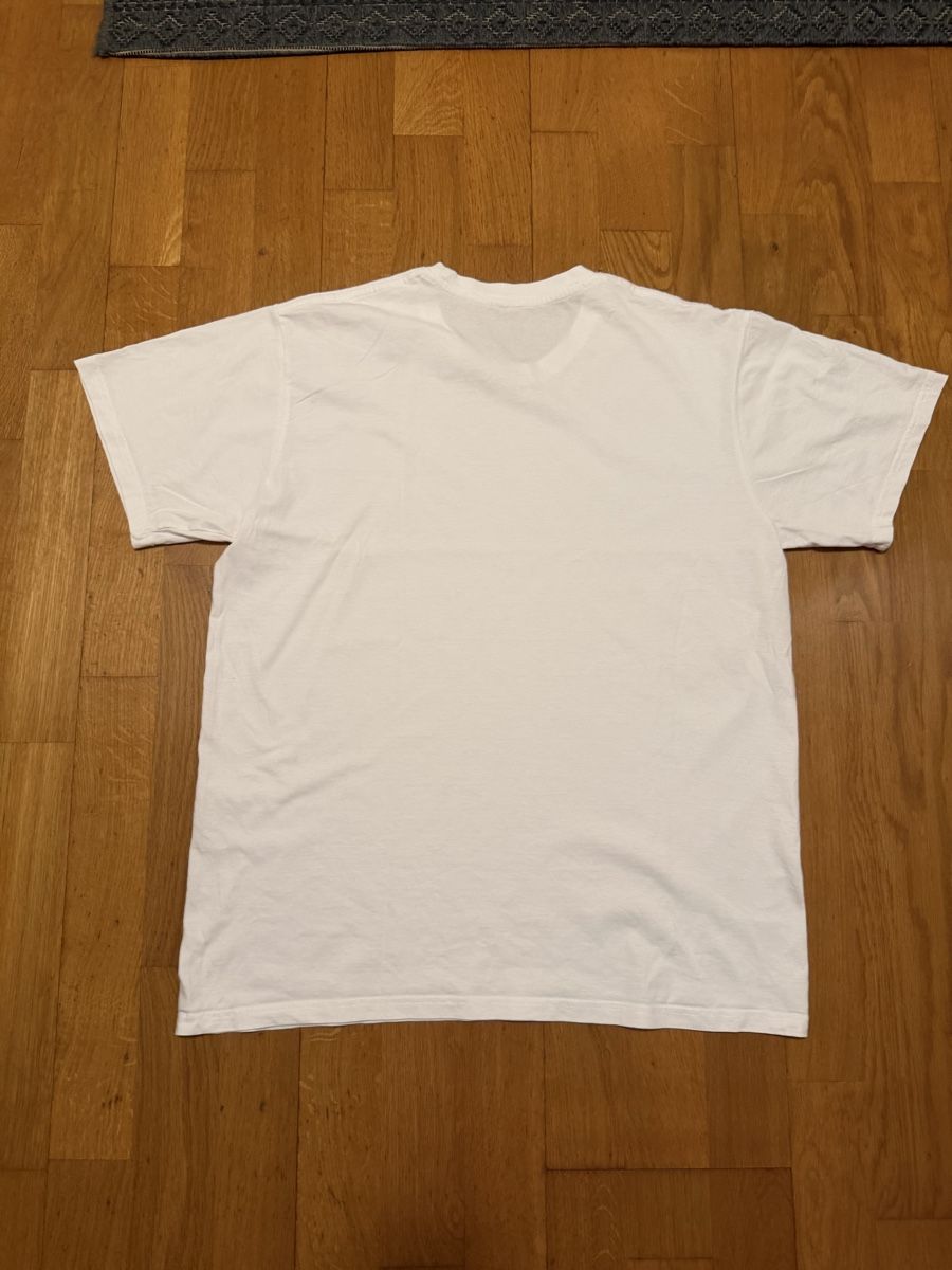 T-shirt: weisses Basic Tshirt in Grösse L.  Neuwertig. Nie getragen.  – Nuovo (secondo la descrizione) da Adliswil venduto da StephanieAnnina 3