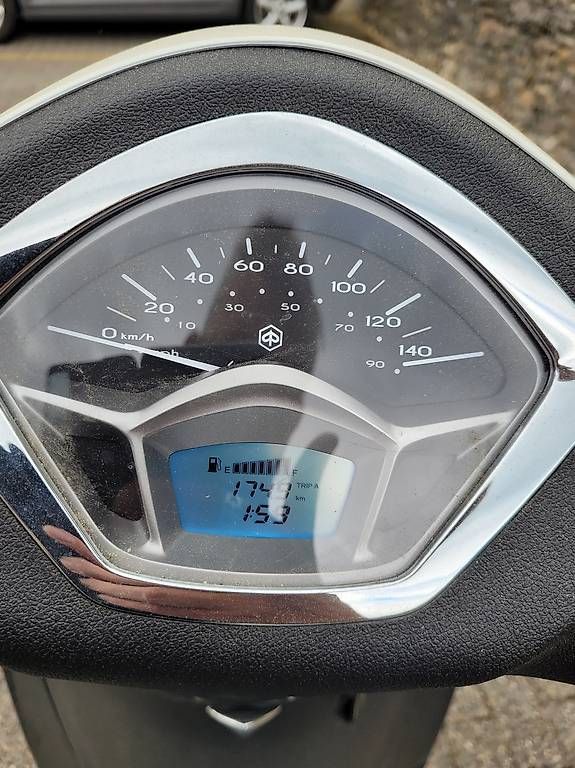 Piaggio Strada: Roller Piaggio Liberty 125 ABS weiss neuwertig – Usato da Schaffhausen venduto da 0607 4