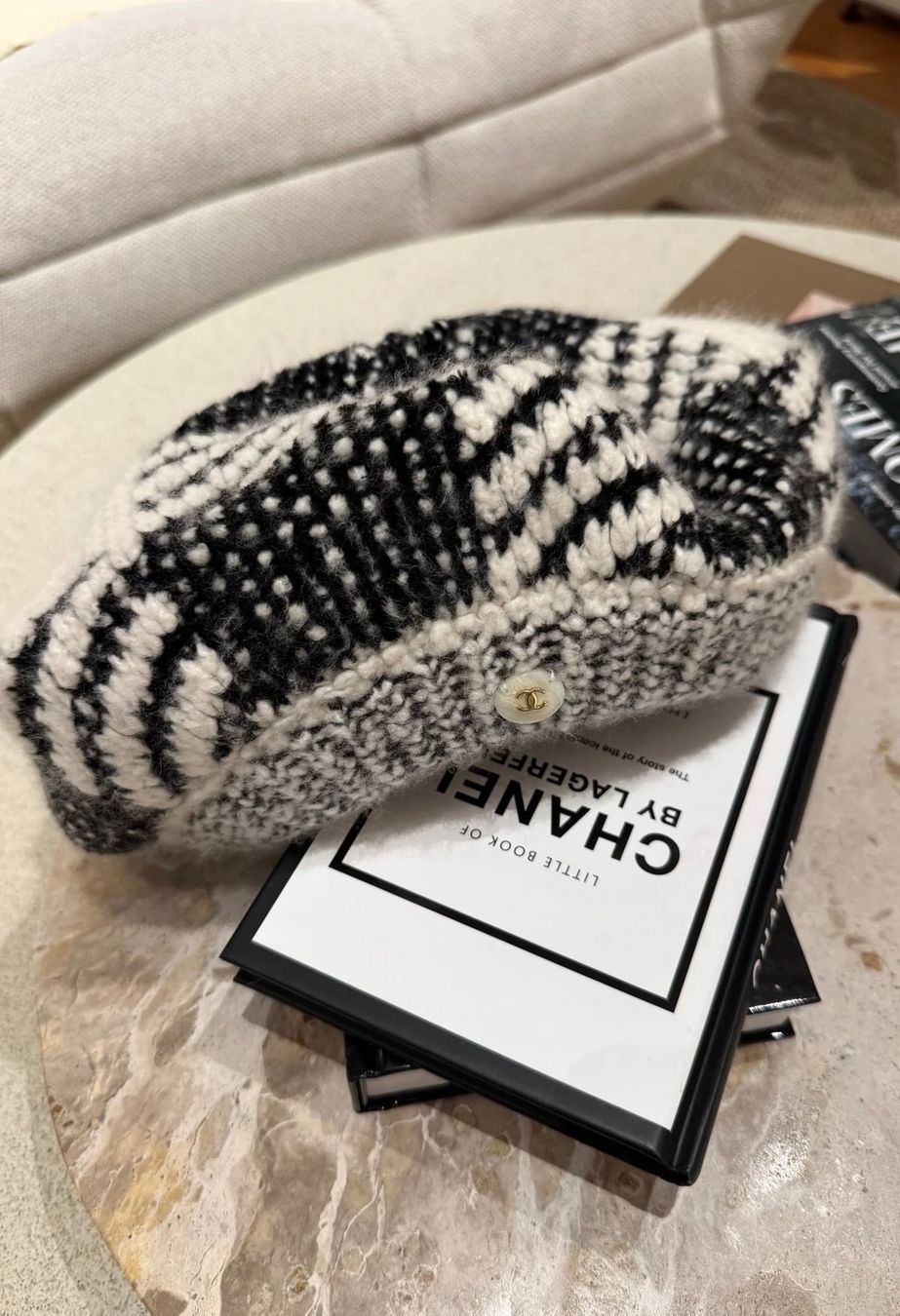 Chanel Copricapi, berretti & cappellini: CHANEL MÜTZE KASCHMIR – Nuovo (secondo la descrizione) da Schwyz venduto da bofb 3