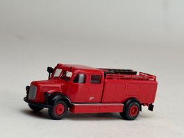 VE1- Brekina Mercedes Feuerwehr Rüstwagen