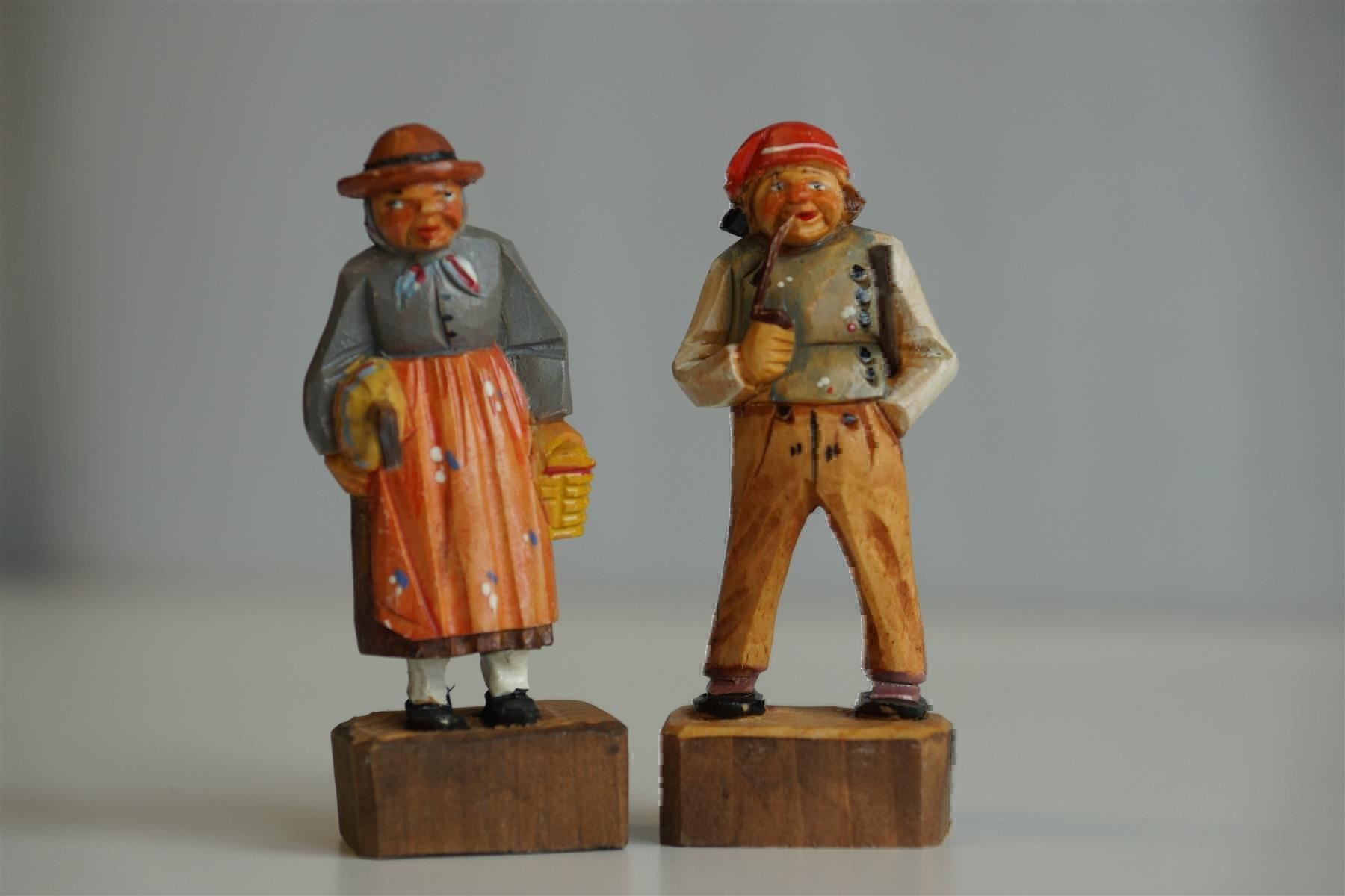 Articles en bois: Ehepaar, geschnitzt – Neuf avec emballage d'origine à Brienz BE par P.Edelweiss