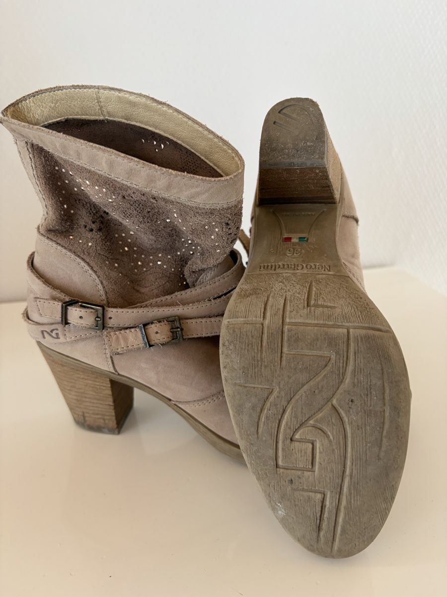Scarpe da donna: Ankle Boots Nerogiardini Gr. 36 – Usato da Heiden venduto da Nikita073 1