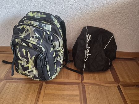 Satch Rucksack mit Regenschutz, 4 Fächer+ Flaschenhalter