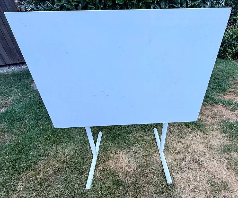 Tische: Schaffner Metalltisch | 100 × 65 cm – Gebraucht aus Riedtwil von amRing 2
