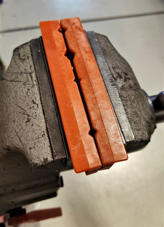Mâchoire magnétique souple caoutchouc pour étau en métal banc anti