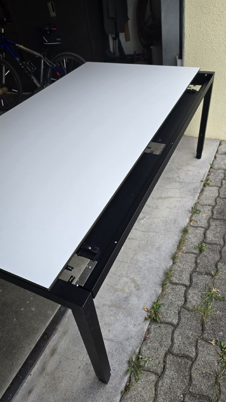 Bureaux: Robuster Schreibtisch – D'occasion à Au  ZH par uel_dn2v 2