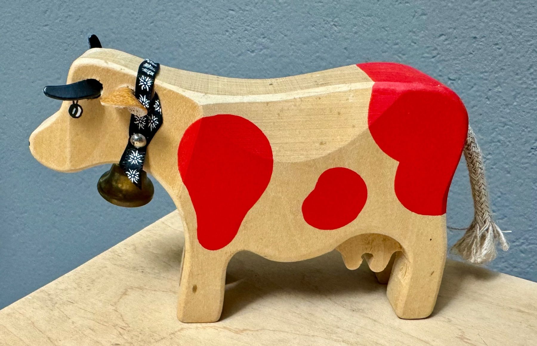 Statuette: Schöne geschnitzte Holzkuh Kuh Holz / Trauffer ? – Usato da Rothrist venduto da Luckywinner 1