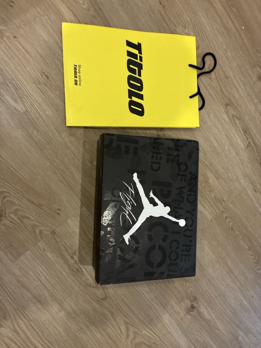 Jordan Scarpe da uomo: Jordan 4 Gr 43 – Usato da Kirchdorf BE venduto da omegatoc 2