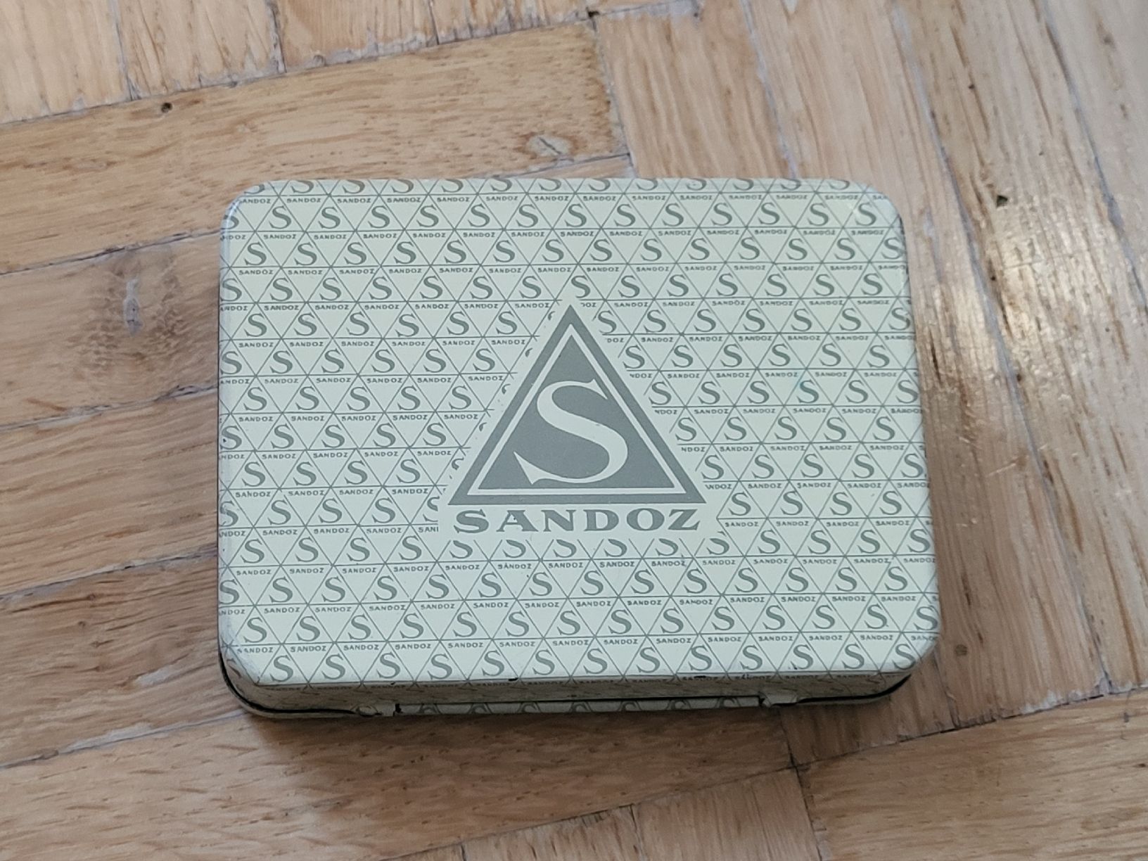 Recipients et similaires: Alte Blechdose "SANDOZ" für Sammler – D'occasion à stäfa par brandy66 2