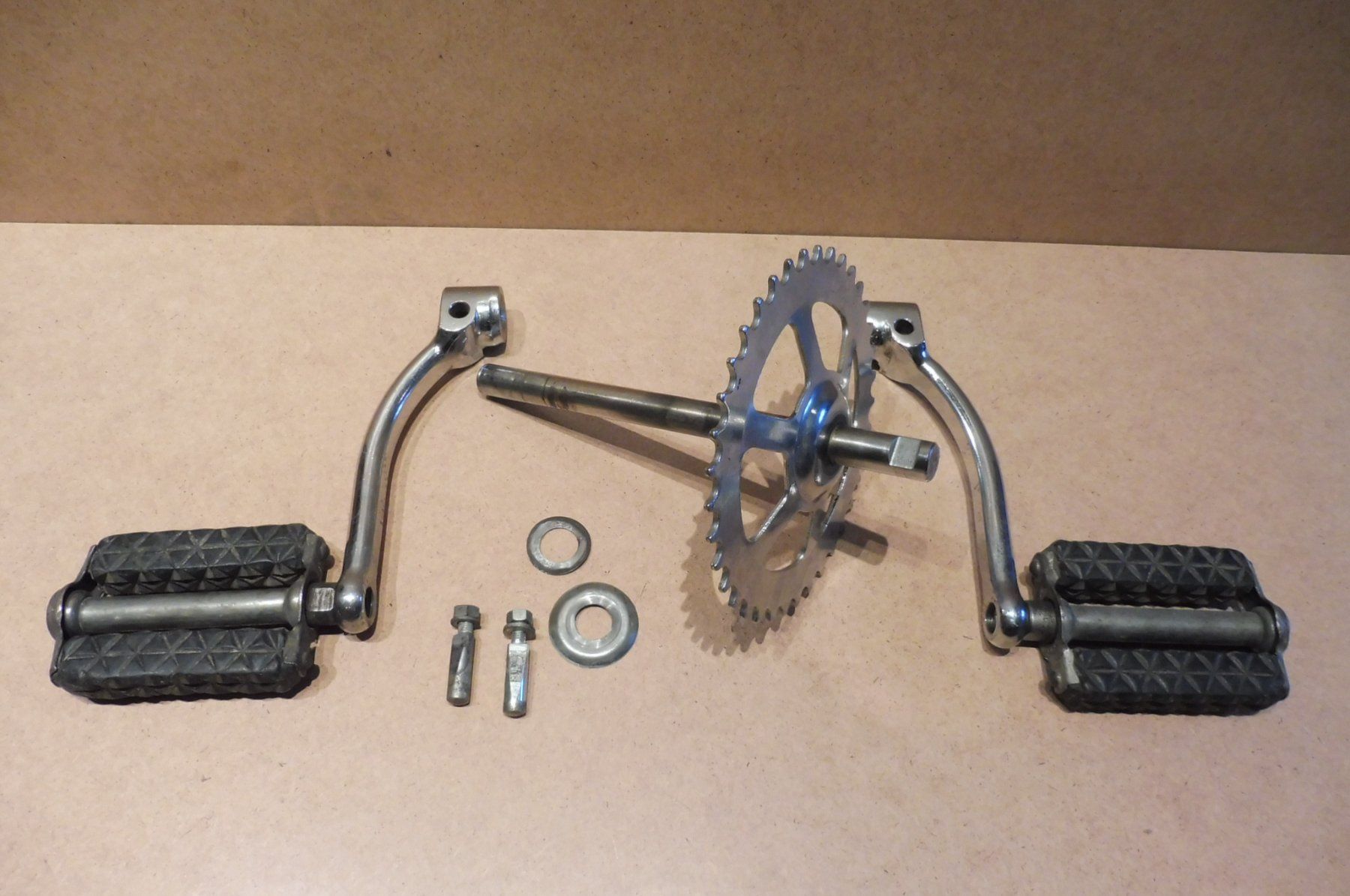Puch Parti ricambio per ciclomotori: Puch Tretgarnitur-Set. Maxi / NG-2A o. a. Modelle. – Usato da Widnau venduto da Dowe61