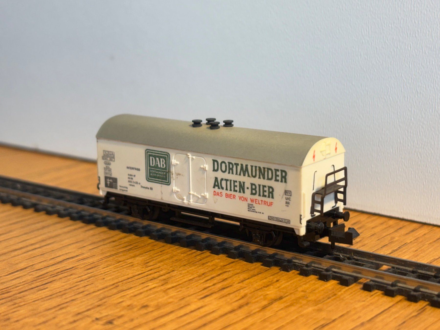 Modellini di ferrovie: e1645: Bierwagen (Spur N) – Usato da Birsfelden venduto da Birs_25