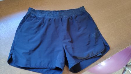 2 Schwarze Trainingsshorts Powerzone, Grösse M-L, neu!