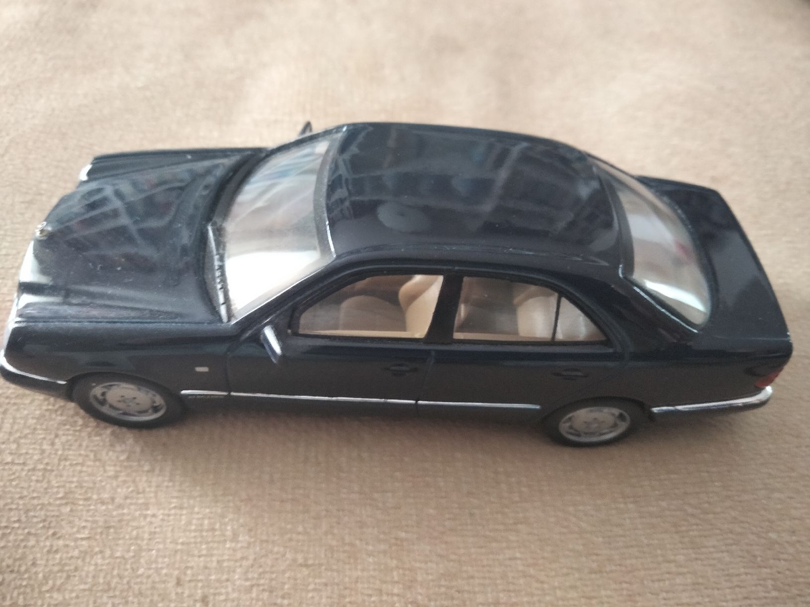 Mercedes-Benz Modellini d'auto: Modellauto Mercedes-Benz E320 Avantgarde E-Klasse schwarz – Usato da Küsnacht ZH venduto da turtlehouse 2