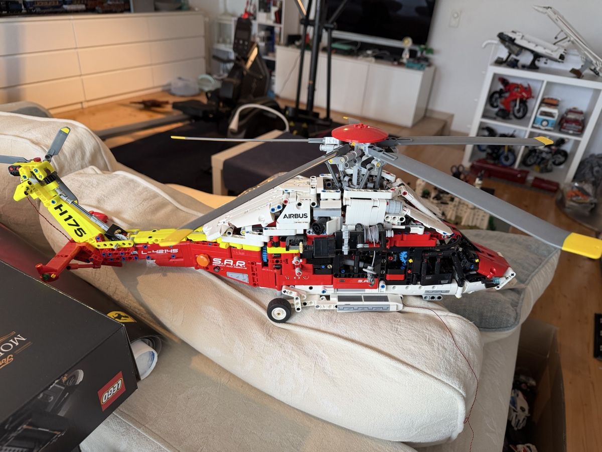Lego Baukästen: LEGO AIRBUS H175 CON MOTORE E LUCI LED – Neu (gemäss Beschreibung) aus Gordola von Topino02