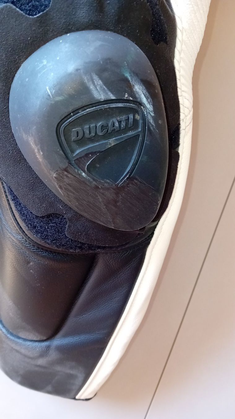Dainese Anzüge: Lederkombi DUCATI Zweiteiler – Gebraucht aus Haslen AI von 1flintstone1 5