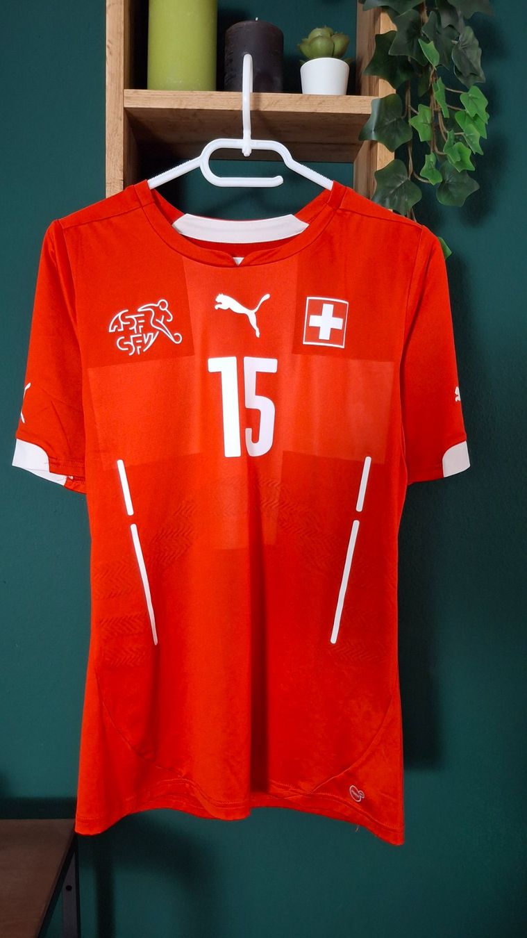 Puma Canottiere & Pantaloni: Switzerland player version world cup 2014 puma size L – Usato da Yverdon-les-Bains venduto da flo_8fgr
