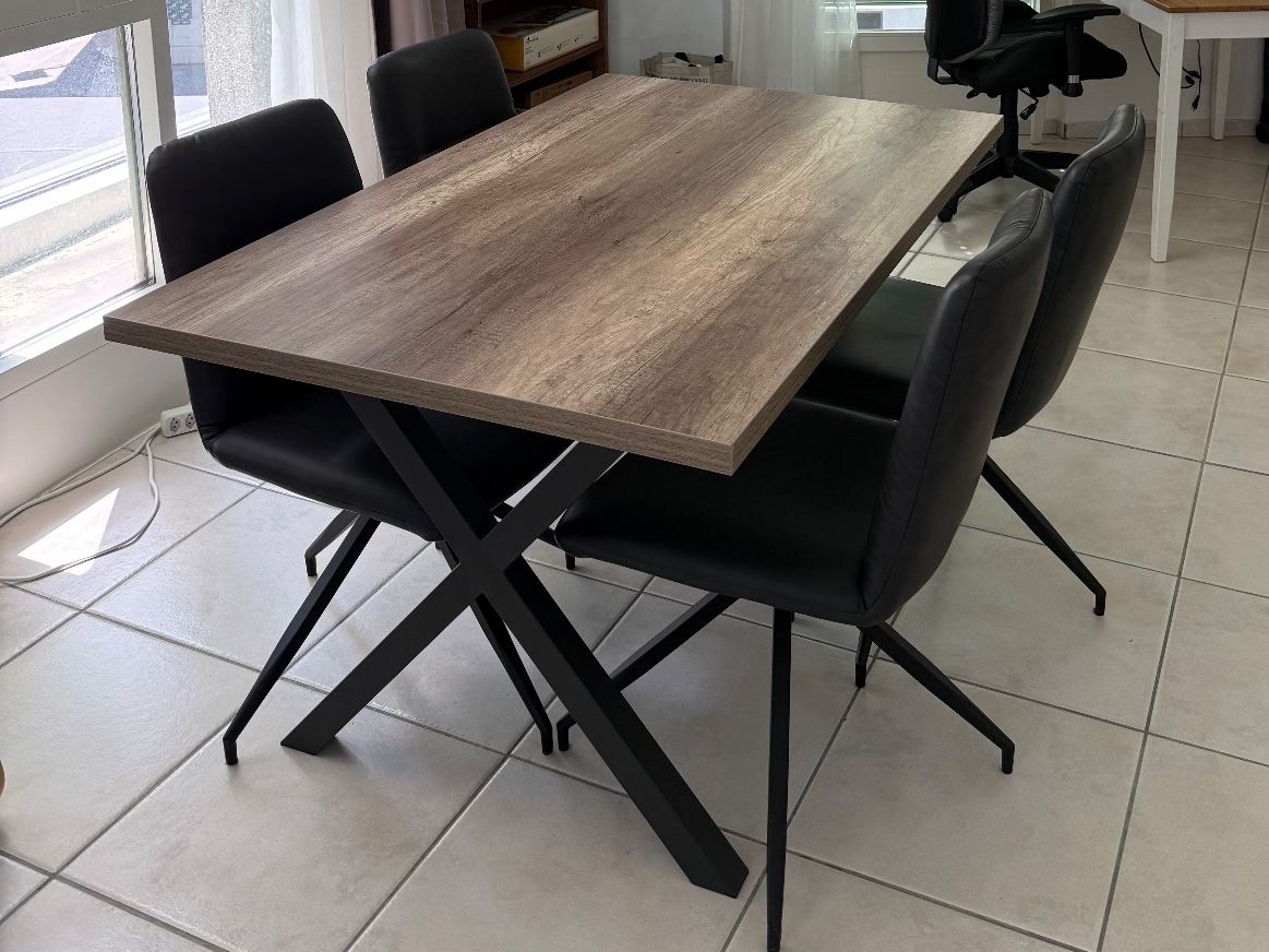 Set di tavolo e panche: Tisch mit 4 Stühlen – Usato da Zürich venduto da Max2929