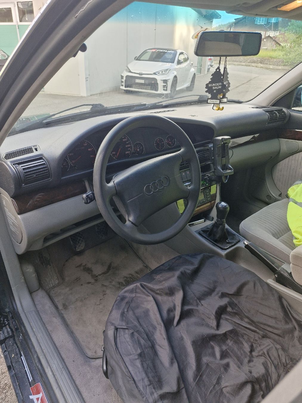 Audi Automobili: Audi a6 c4 2.6 quattro – Usato da Eriswil venduto da Resli-180-90 4