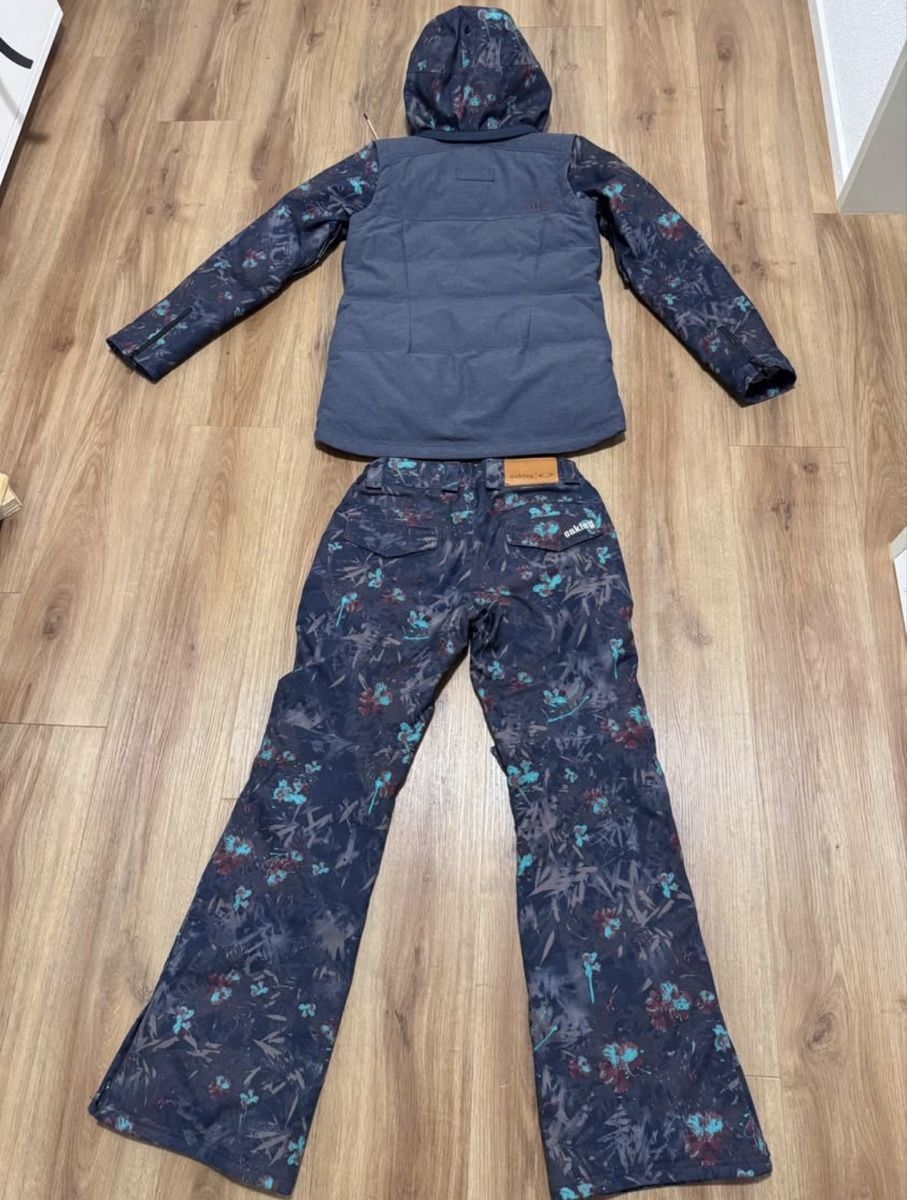 Oakley Completi & Tailleur: Oakley Damen Skianzug S/M – Usato da Märstetten venduto da hlacika88 1