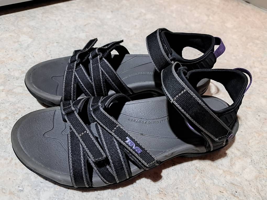 Teva Scarpe da donna: Teva Tirra Sandalen 39 – Usato da Islikon venduto da Tanisha06