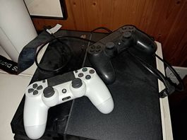 PS4 inkl. 2 Controller
