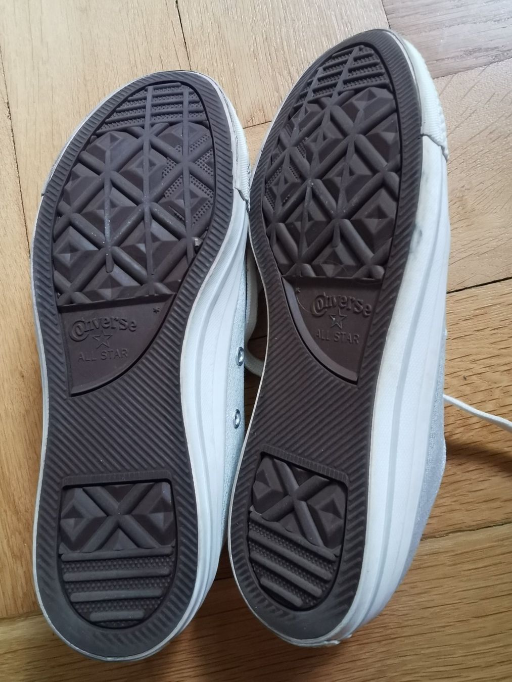 Converse Scarpe da donna: Converse Silber 39.5 – Usato da Bern venduto da Linii 1