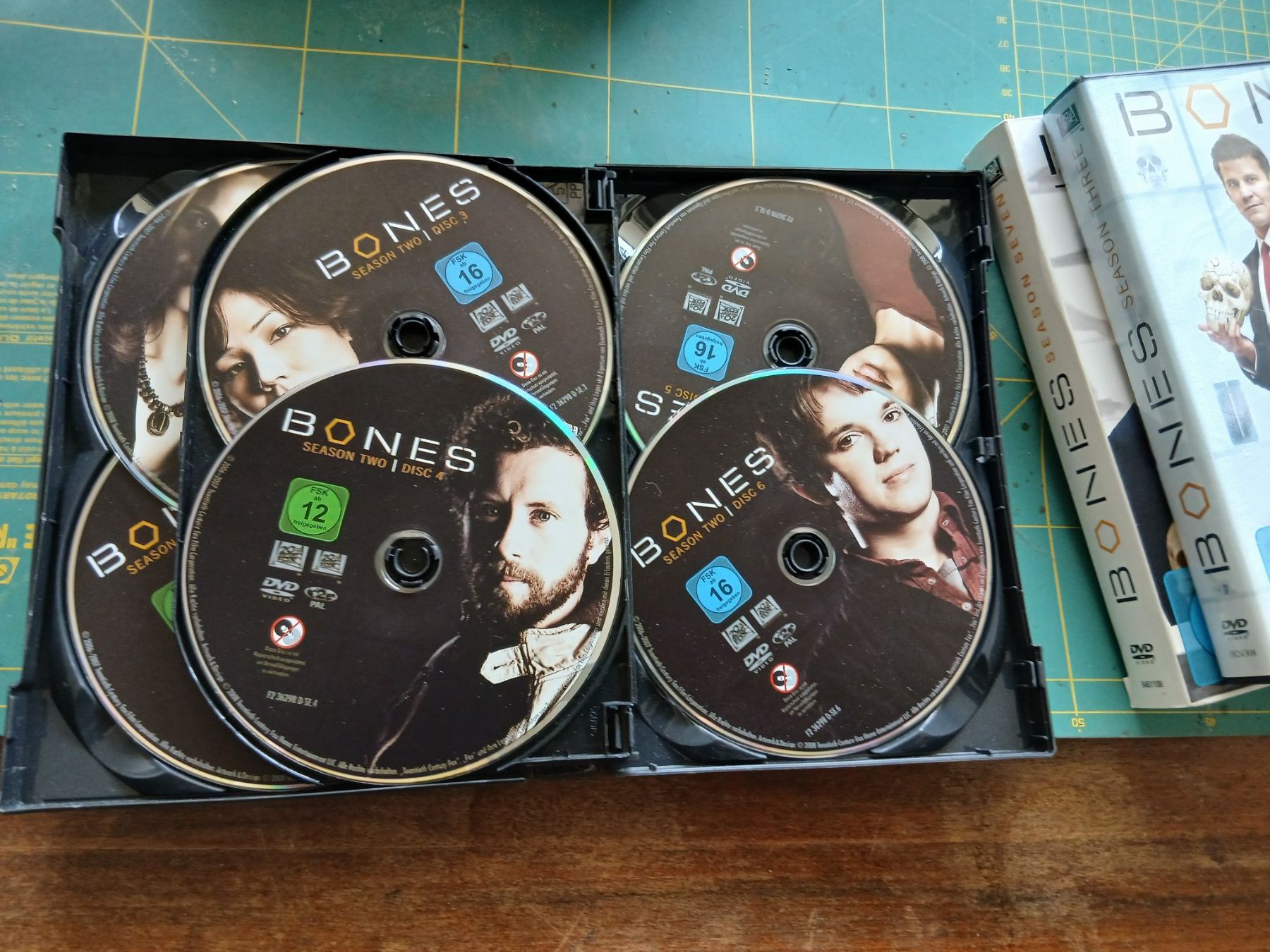 Tutti i DVDs: Bones Serie 2,3 und 7 – Usato da Eschenbach LU venduto da pat_d6ql 2