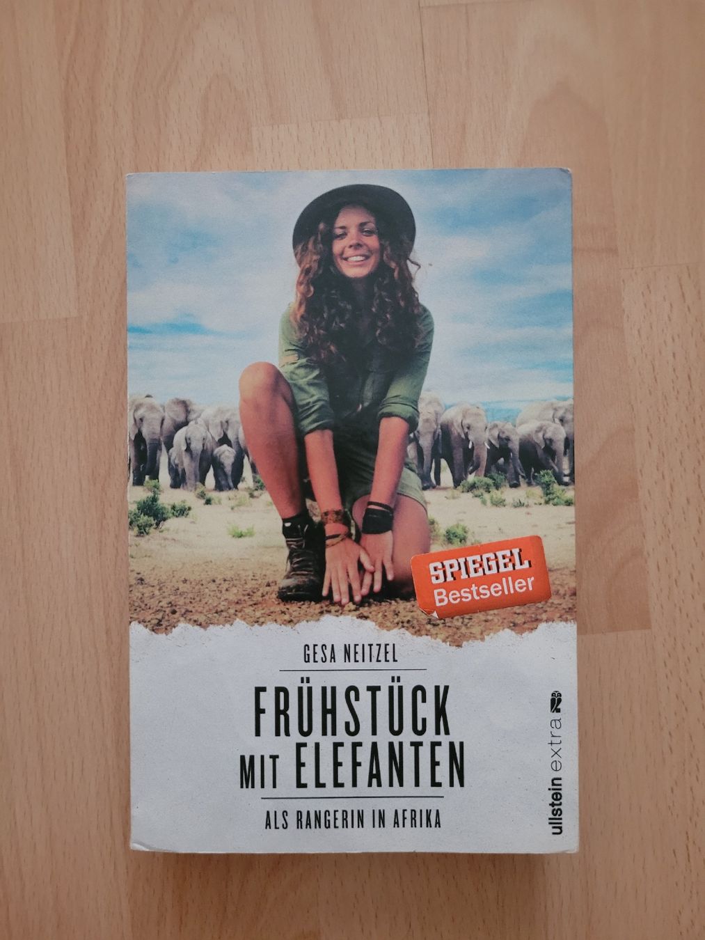 Bücher: Frühstück mit Elefanten – Gebraucht aus Perlen von Safari_23