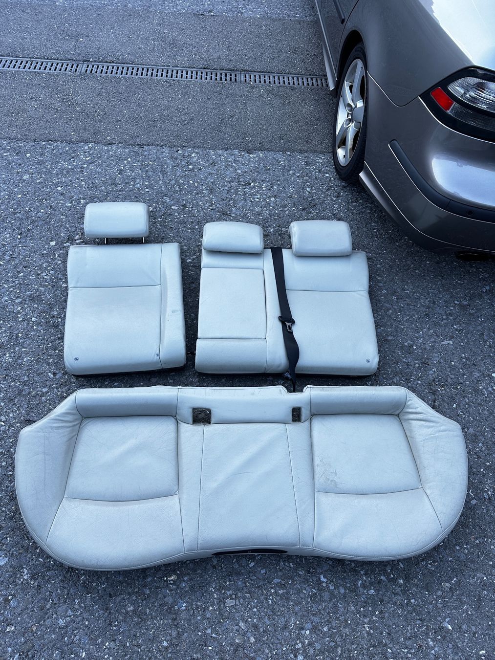 Saab Tutti pezzi di ricambio auto: Saab 9-3 ys3f Rückbank – Usato da Näfels venduto da Elbu_