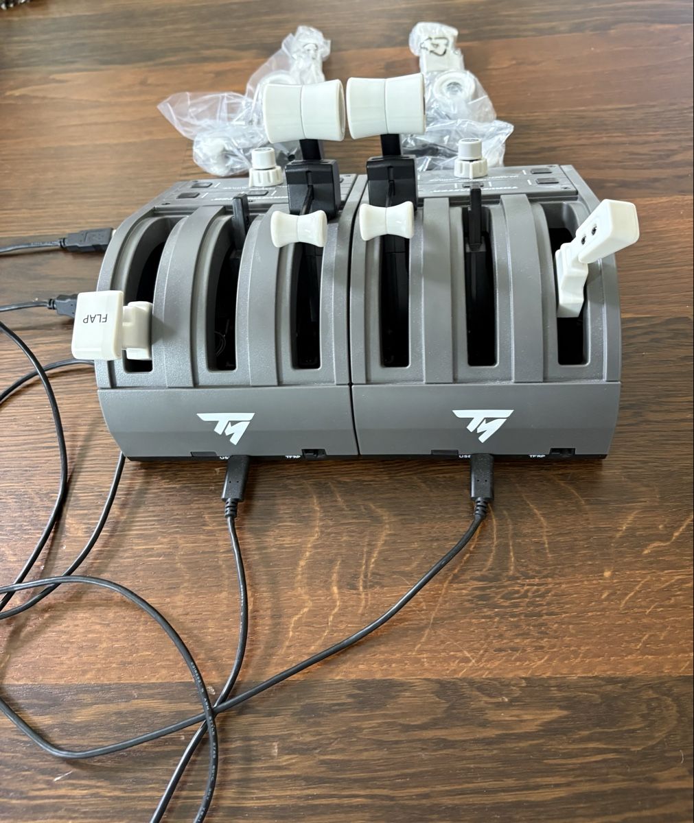 Manettes: Thrustmaster Yoke und 2 Quadrant Units - Boeing Edition – D'occasion à Zürich par Tilo-blue 4
