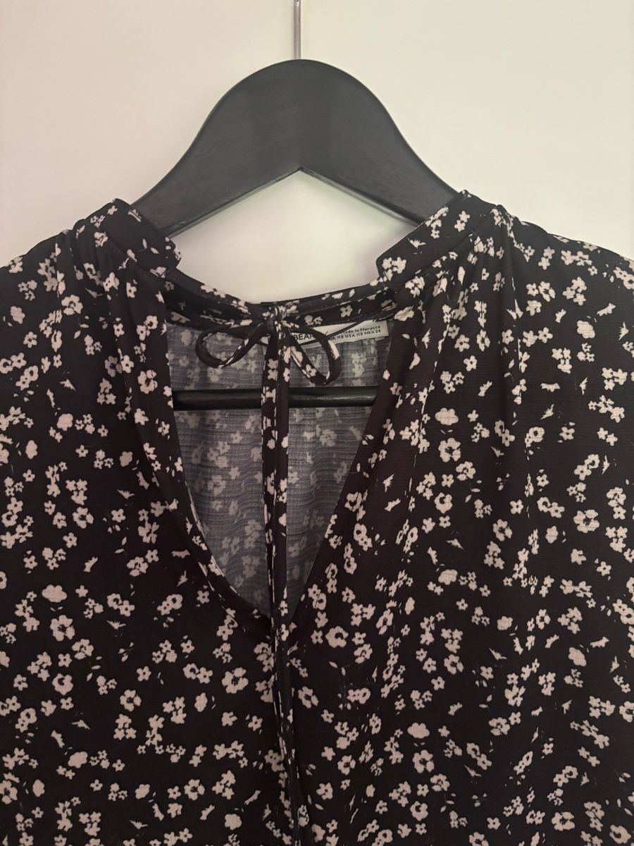 Bershka Vestiti: Damen Sommerkleid Blumenmuster schwarz – Usato da Männedorf venduto da giu_wm6d 1