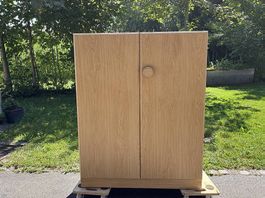 Qualitativer Schrank in Holzoptik