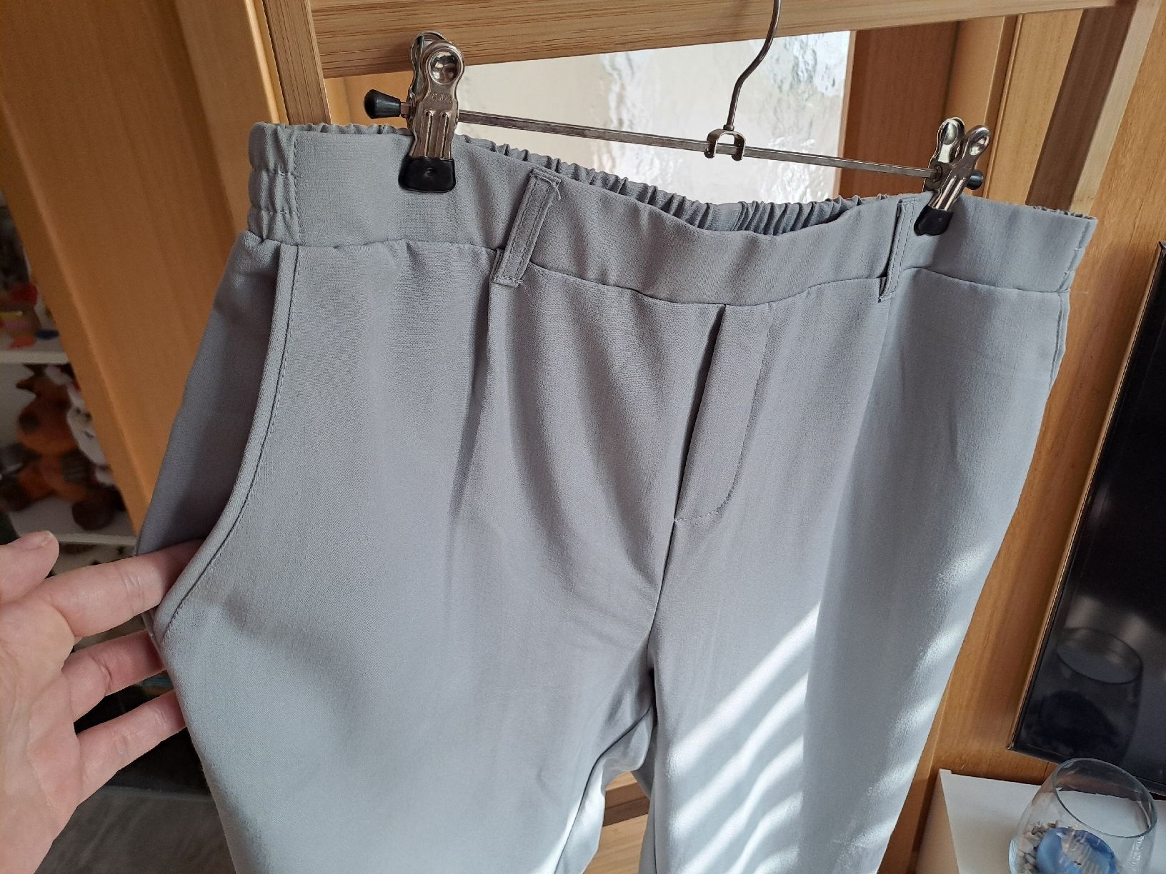 Hosen: Chicoree Damenhose grau Grösse L  – Gebraucht aus Rickenbach LU von bishiida 1