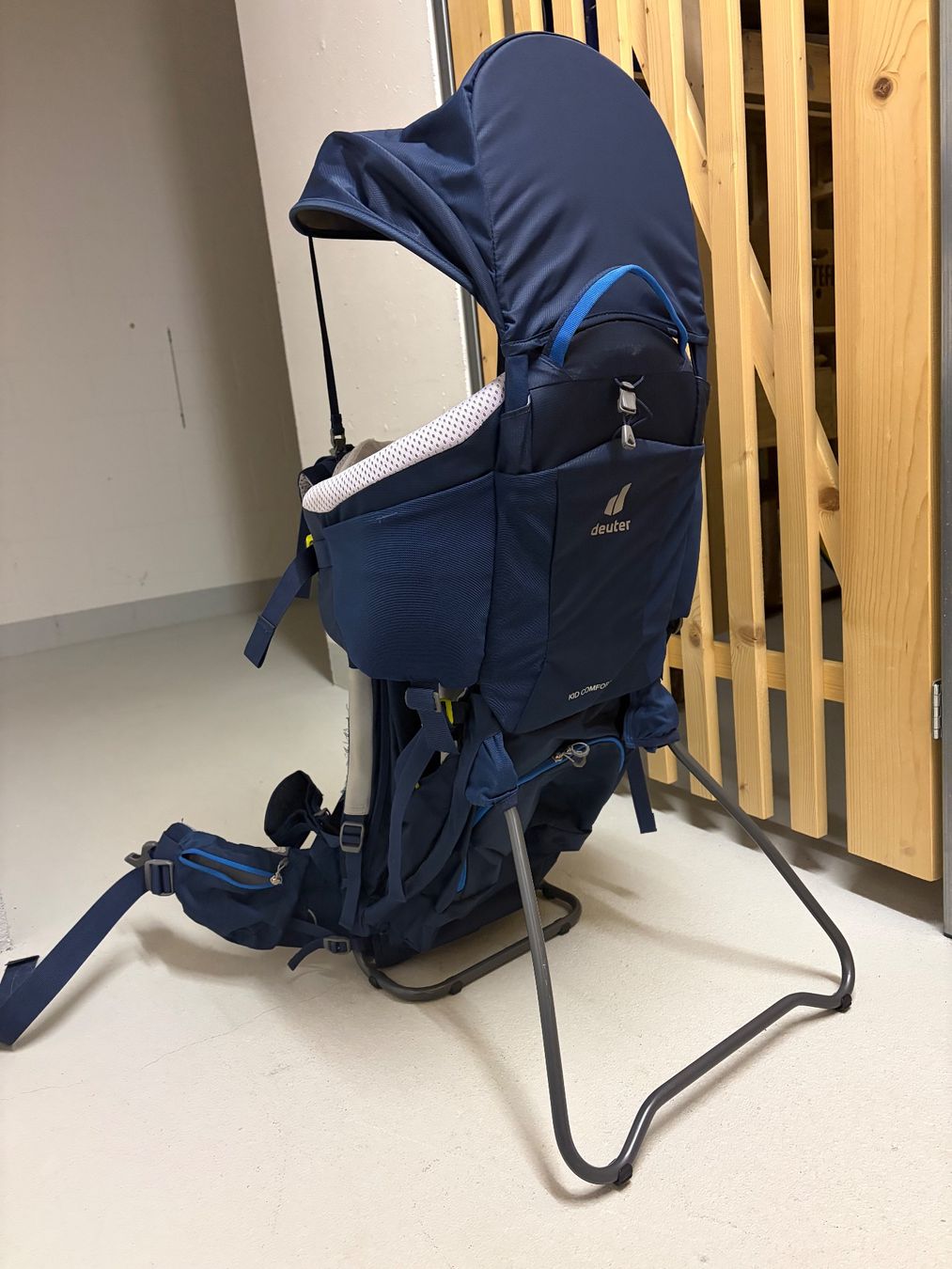 Deuter Porte-bébés ventraux & dorsaux: Deuter Wanderrucksack / Kindertrage – D'occasion à Hochdorf par Stadi91