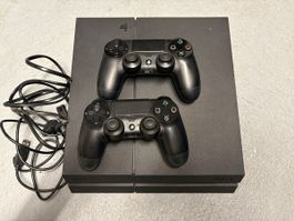Sony PlayStation 4 mit 2 Controllern