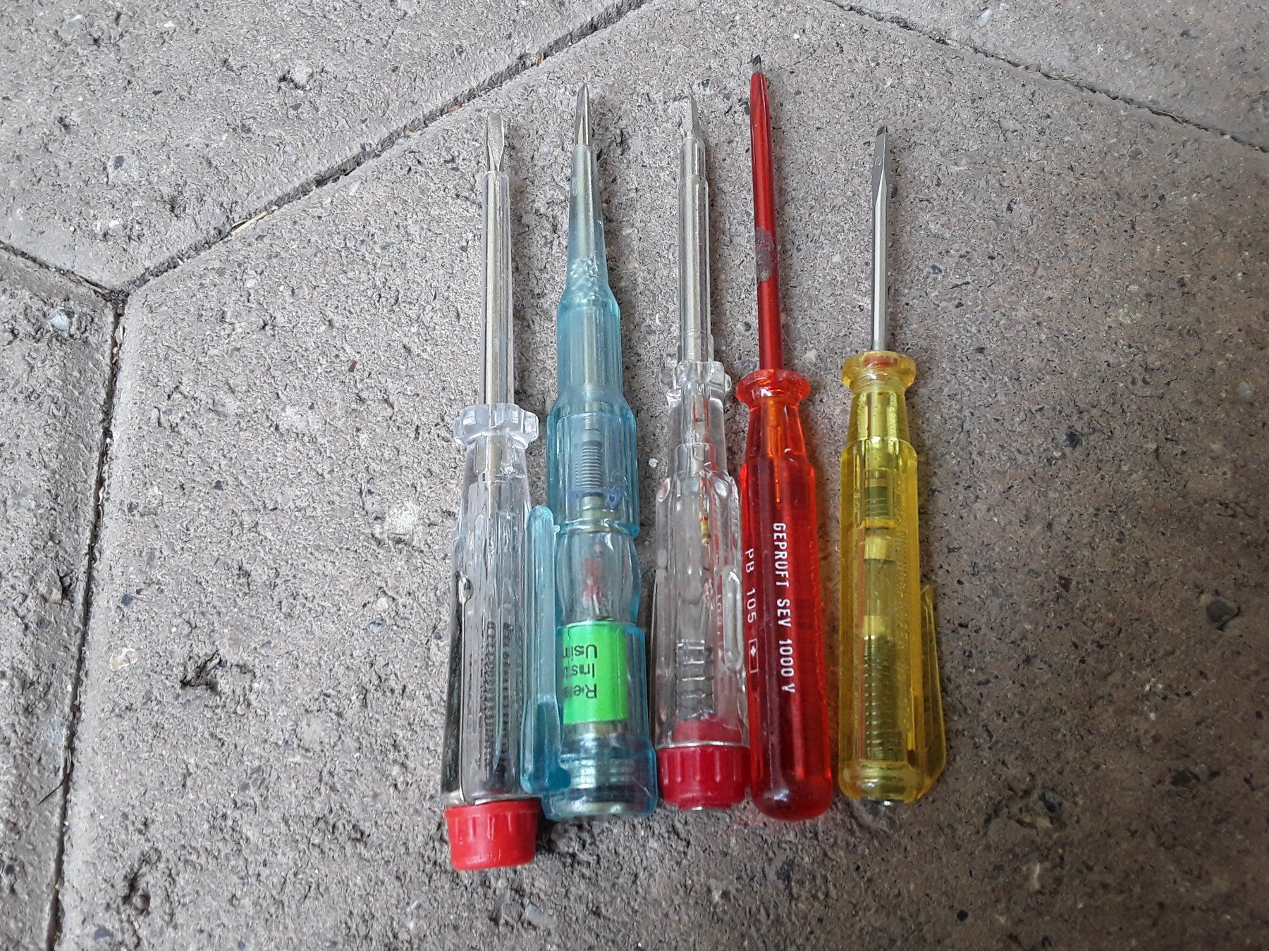 Tous les outils: Spannungs - / Phasenprüfer – D'occasion à Kappel SO par kaktus4616 1