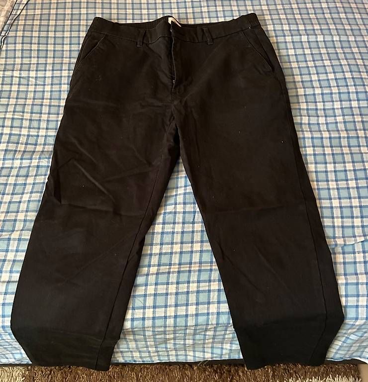 Hosen: Pantalon chino noir C&A ? taille M – Gebraucht aus Marin-Epagnier von Juventino_29 1