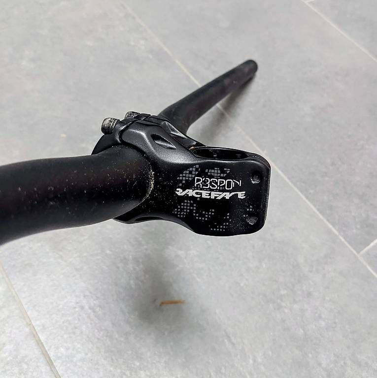 Pezzi di ricambio: Race Face Lenker inklusive Vorbau – Usato da Stans venduto da Blackspeedy