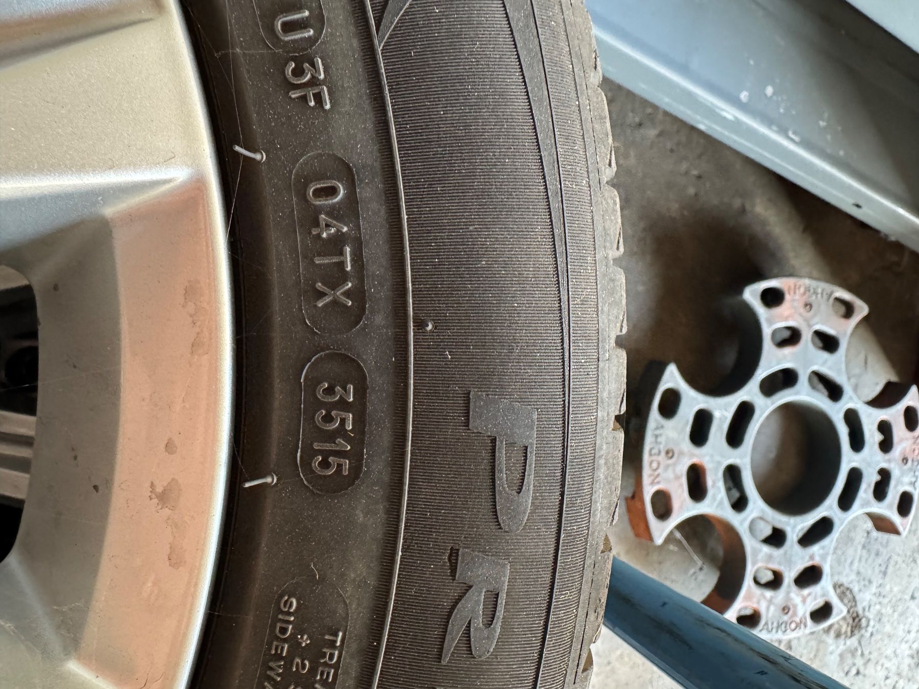 Volkswagen Pneumatici & Ruote complete: VW Touran Originale Sommer Kompletträder – Usato da Rotkreuz venduto da garage-wismer-ag 2