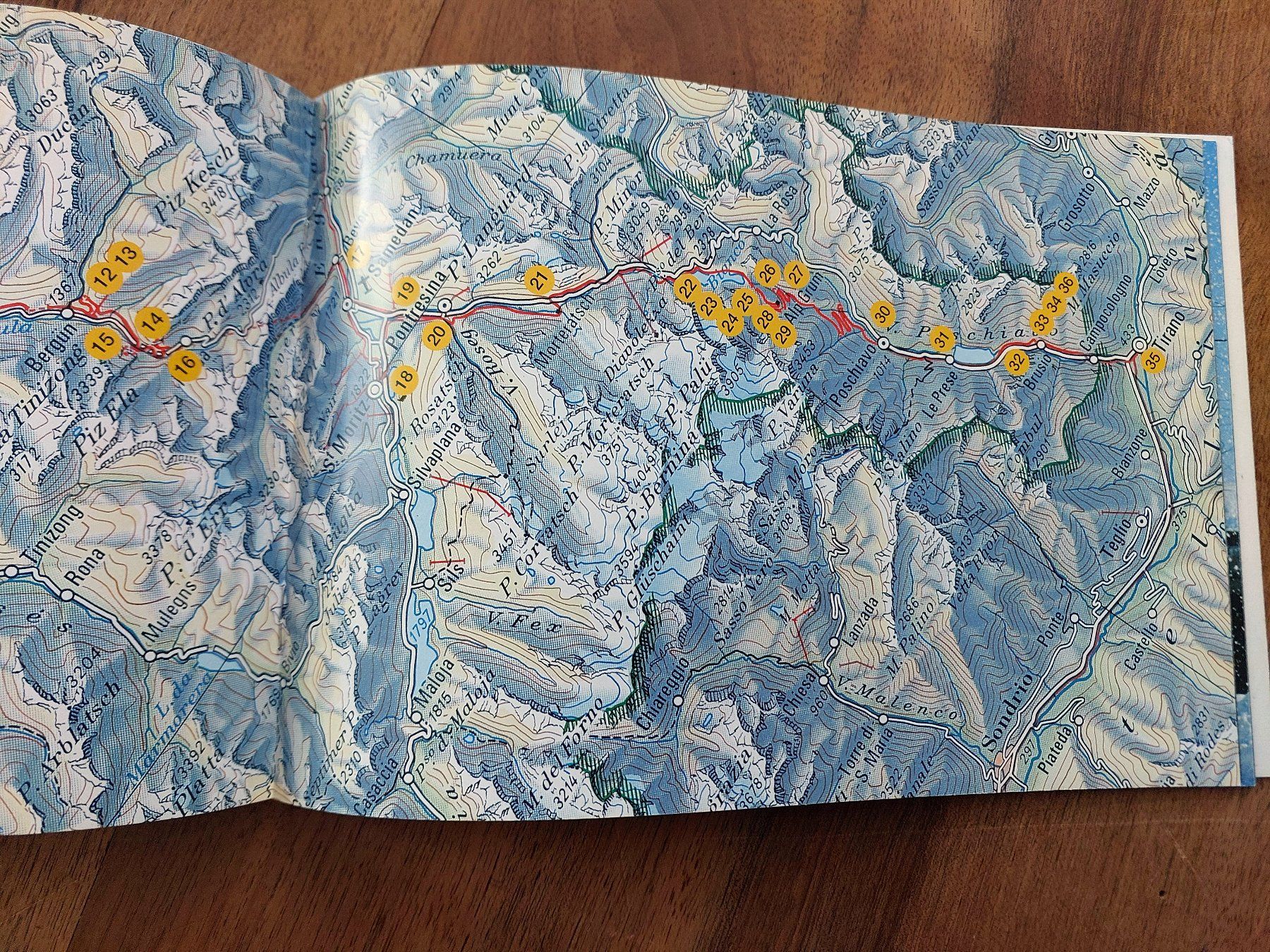 Riviste & Magazine: Bernina Express - Zwei Reiseführer – Usato da Schönenwerd venduto da Steidi 3