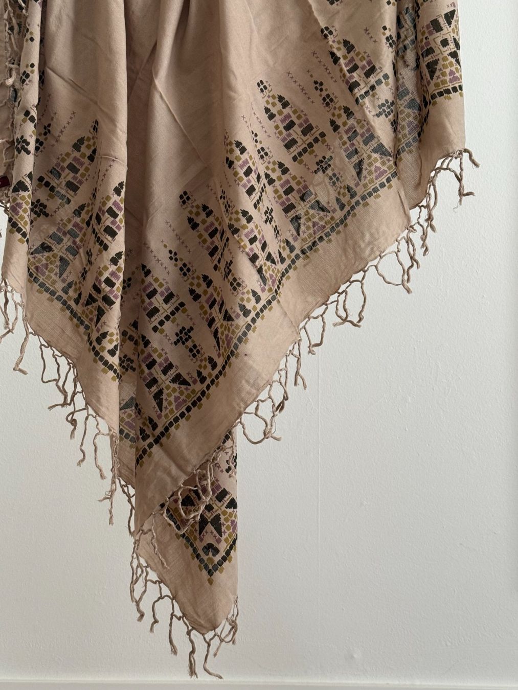 Comptoir des Cotonniers Foulard & Sciarpe: Comptoir des Cotonniers Schal mit Fransen – Usato da Basel venduto da Smarten