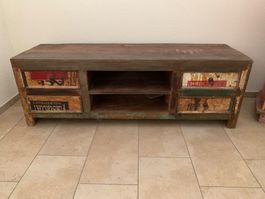 Einzigartiges Lowboard im Shabby-Chic-Stil – ein