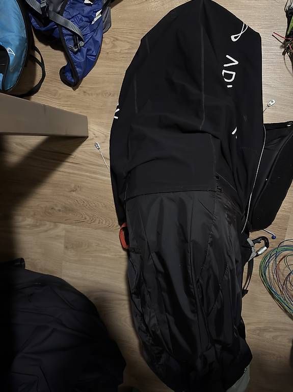 Sport dell'aria & Aquiloni: Gleitschirm Gurtzeug Lightness 4 M – Usato da Bern venduto da Roems 1