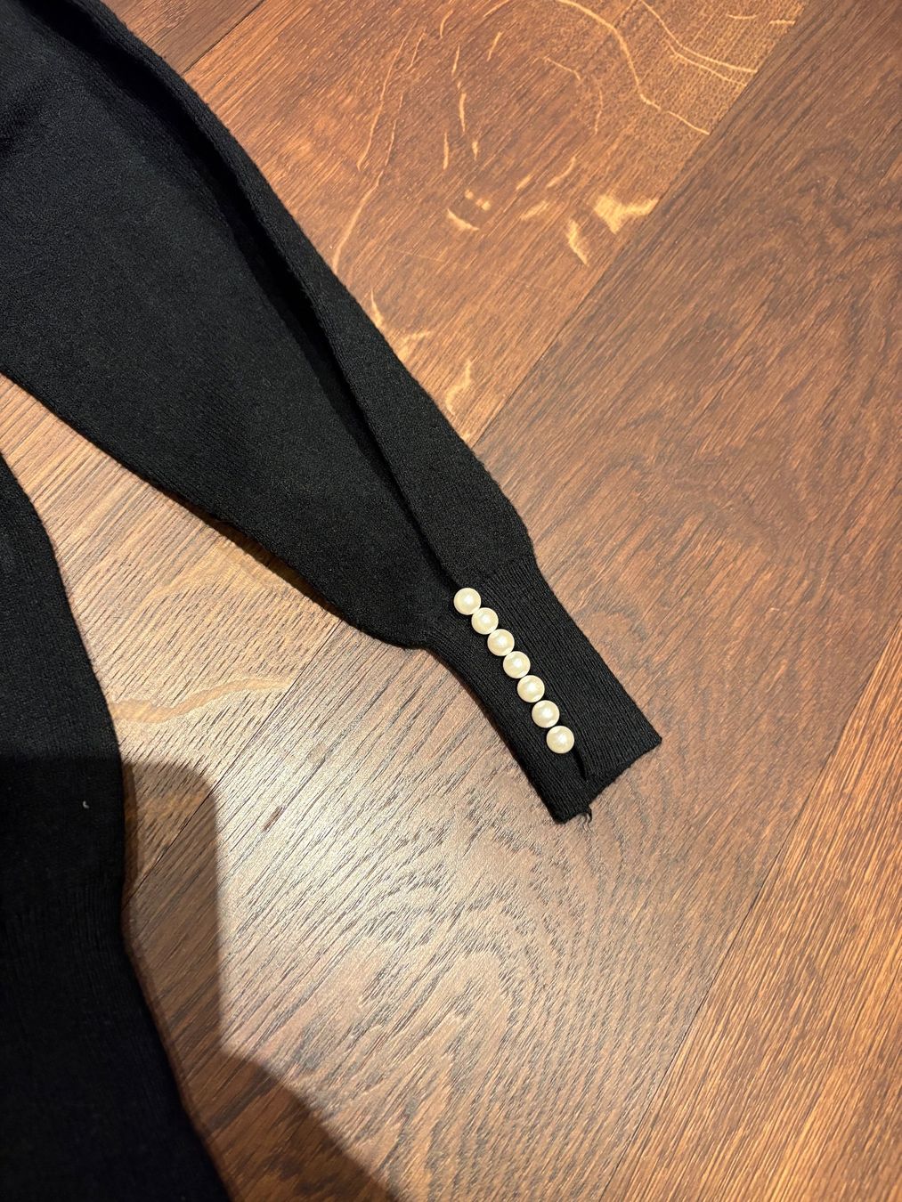 Maglioni & Felpe: NEU Schwarzer Strickpullover mit Perlen – Nuovo (secondo la descrizione) da Wilen b. Wollerau venduto da Posmind 3