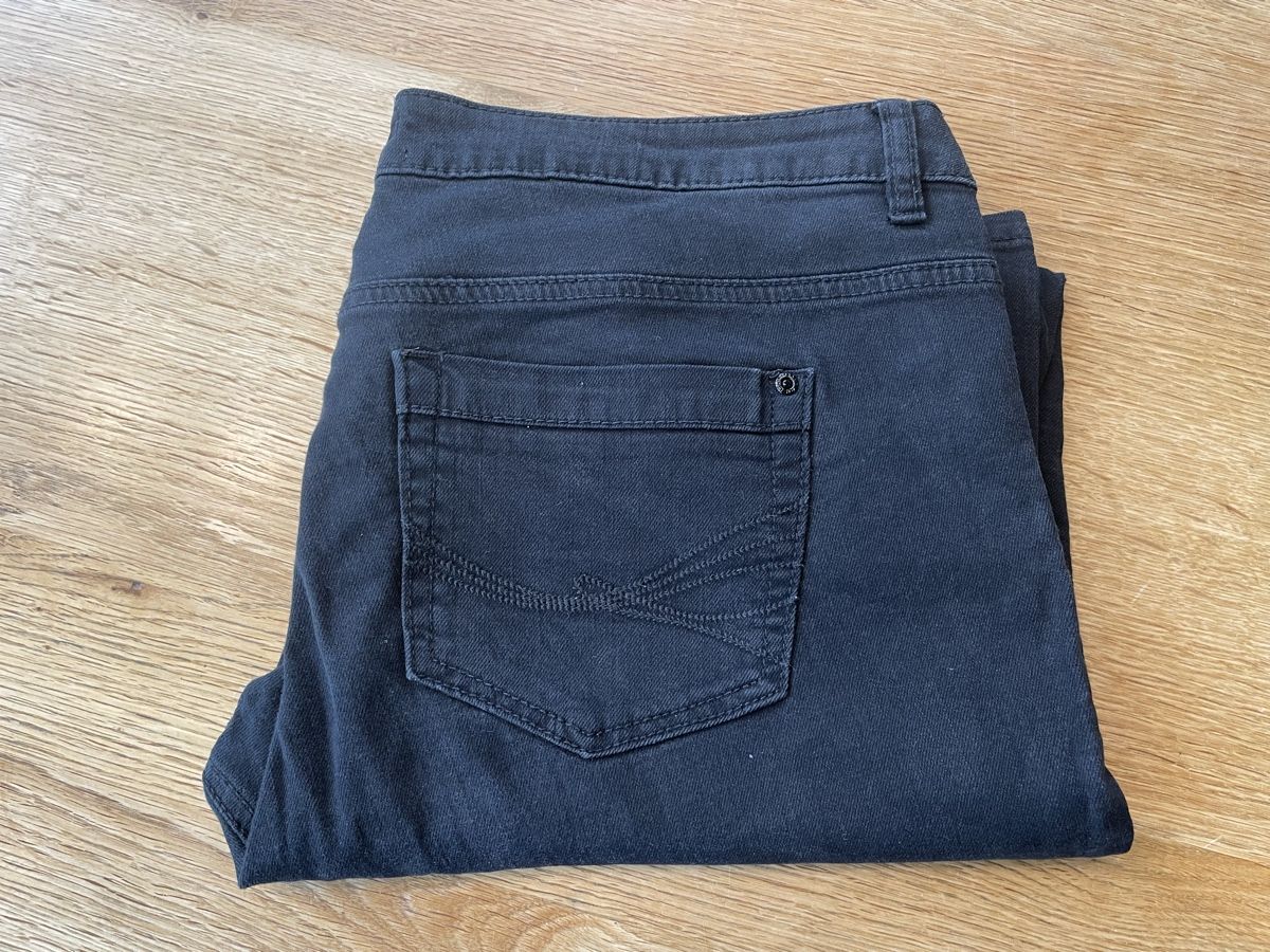 Lotti di vestiti: Kleiderpaket 2teilg Grösse 34/32 – Usato da Zürich venduto da piervier4 1