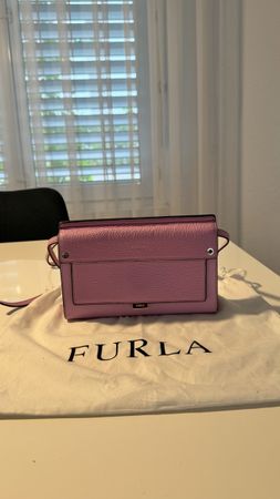 Ungebrauchte Furla Umhängetasche in Rosa mit Staubbeutel
