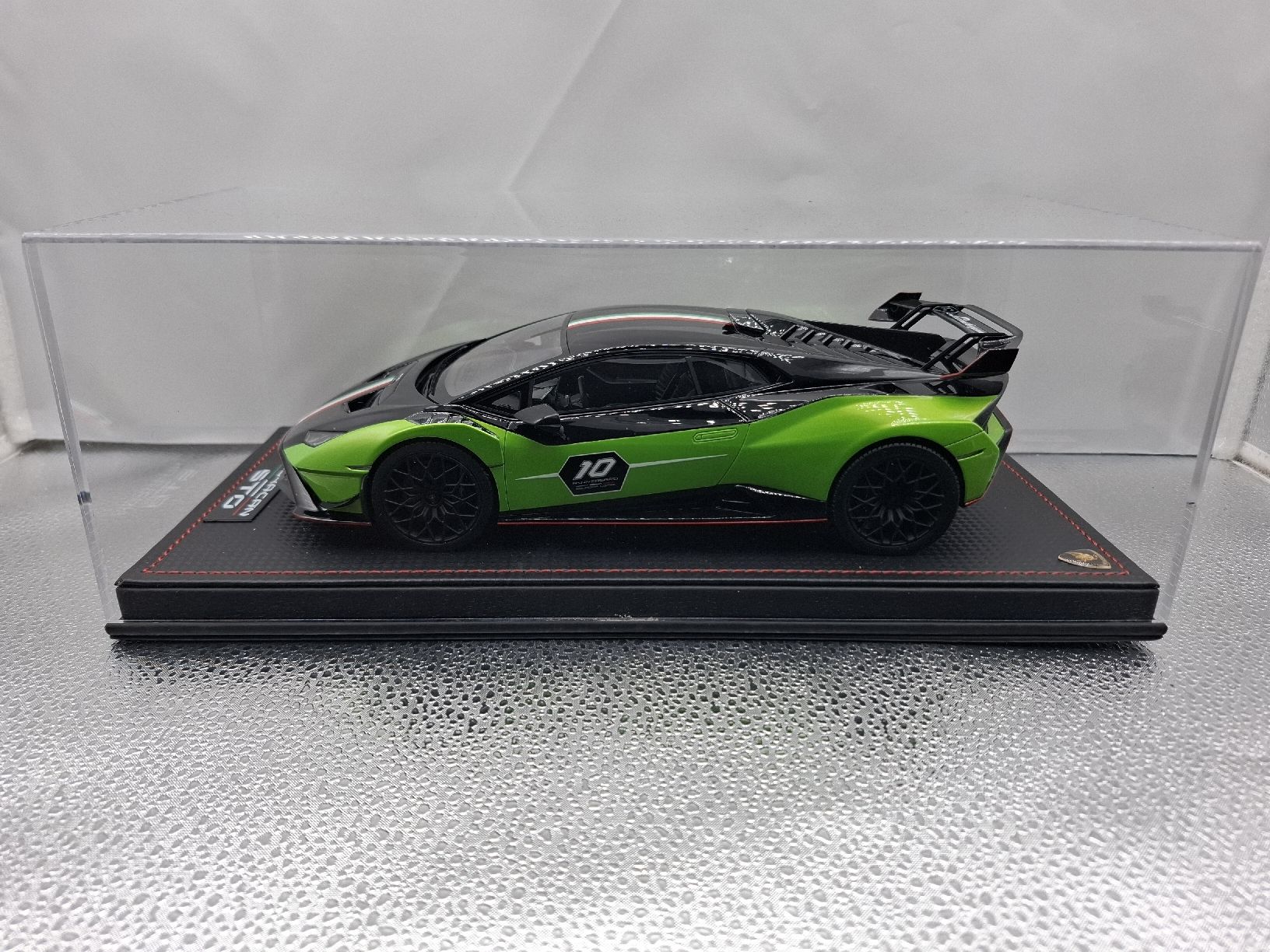 Lamborghini Modellini d'auto: MR Lamborghini Huracan STO 1:18 – Nuovo e nell'imballaggio originale da Gipf-Oberfrick venduto da Edii45