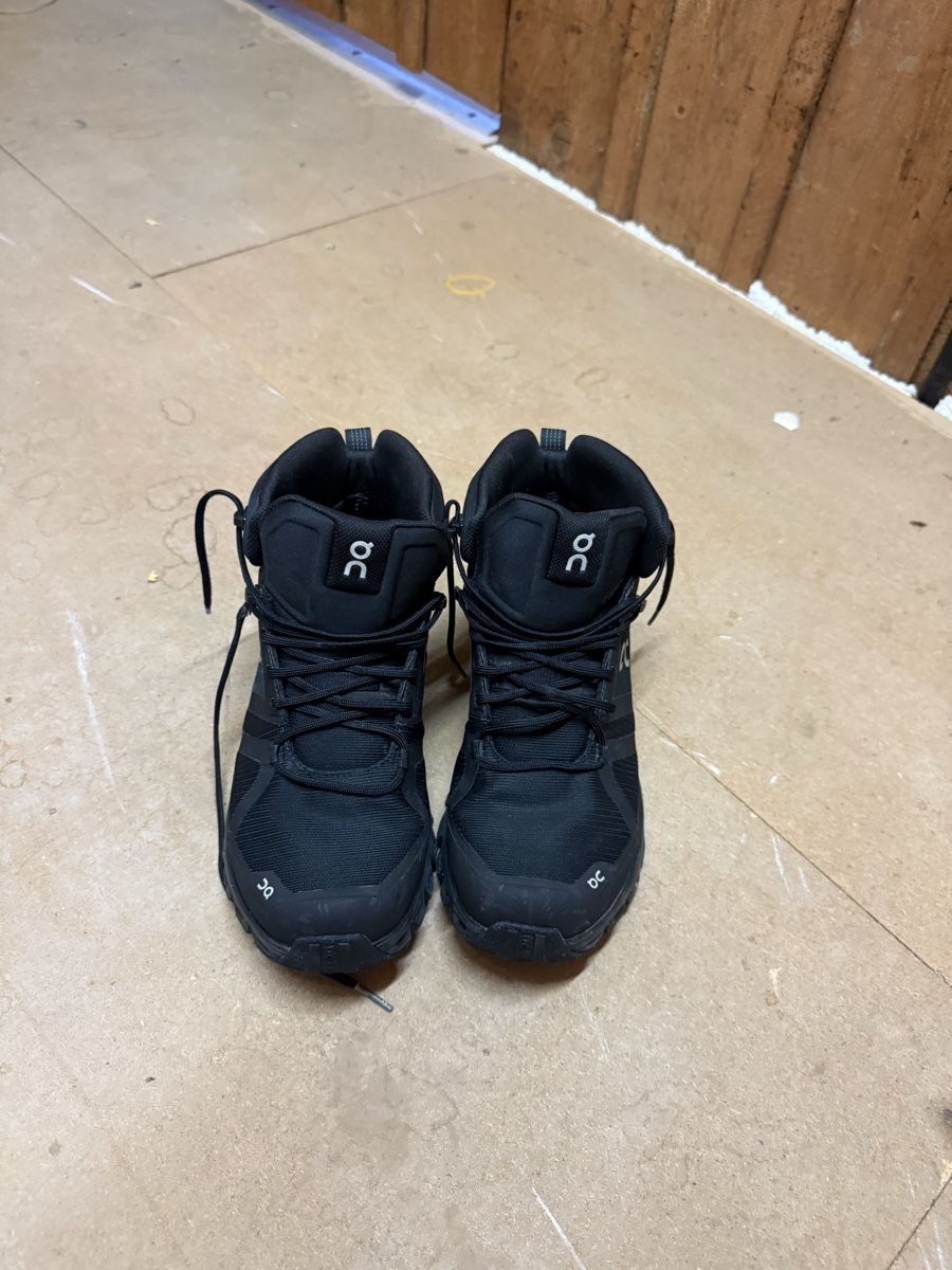 On Scarpe da uomo: On Cloud / Gr. 40 Schwarz Outdoor Top – Usato da St.Gallen venduto da Wvuvuosa