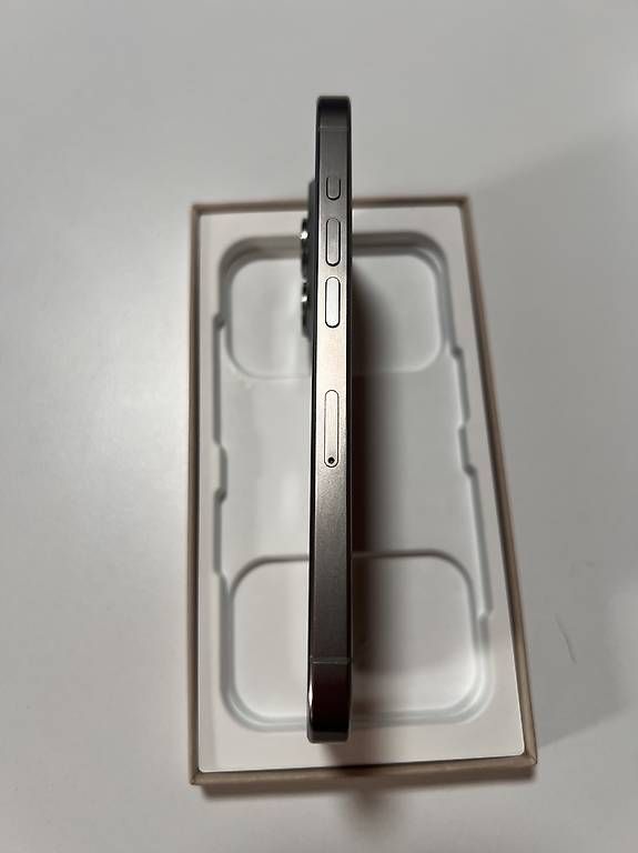 Apple Telefoni cellulari / Smartphones: IPhone 15 Pro 1Tb titanium wie neu – Usato da Flums venduto da mojo265 3
