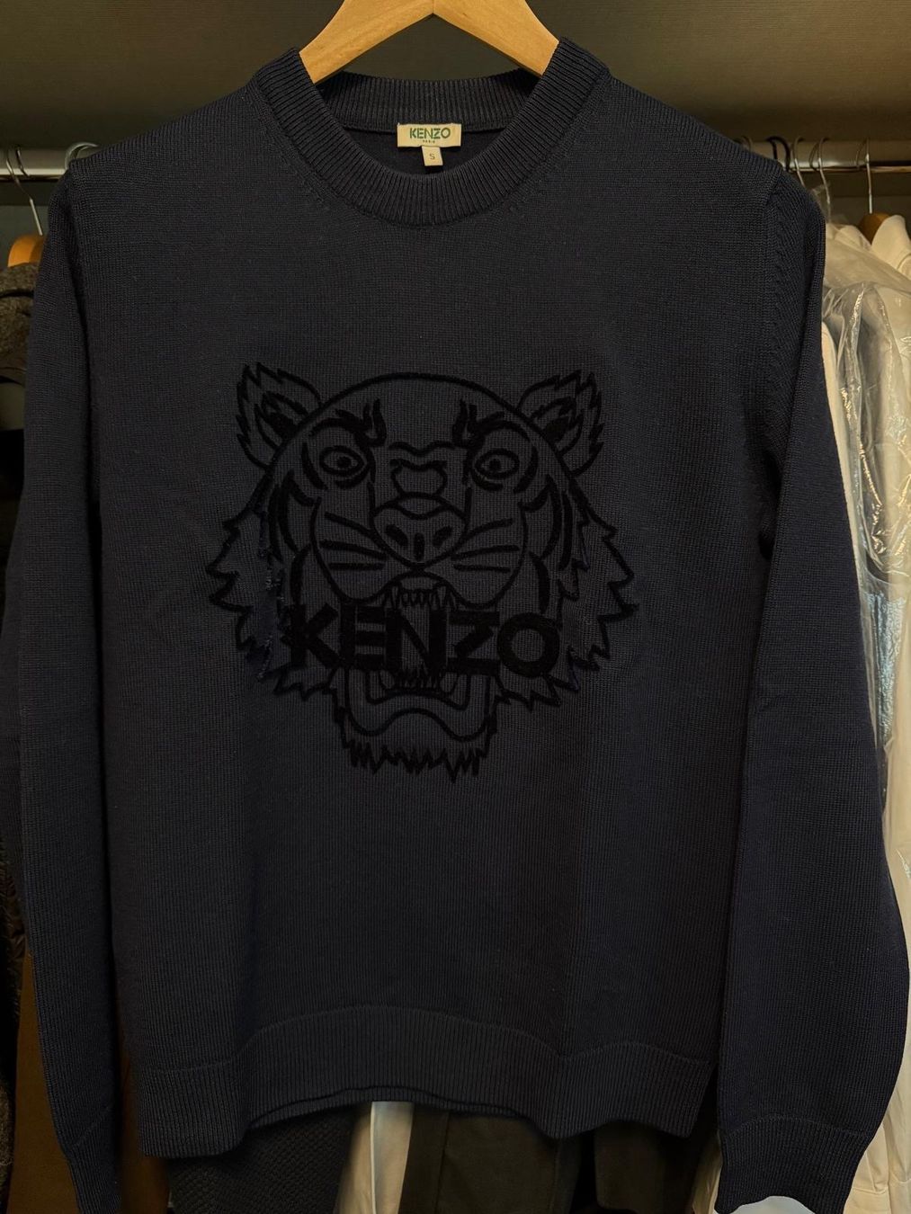 Kenzo Pullover & Sweatshirts: Stilvoller dunkelblauer Wollpullover von Kenzo Pull laine – Gebraucht aus Mont-sur-Lausanne von jolieresale 6